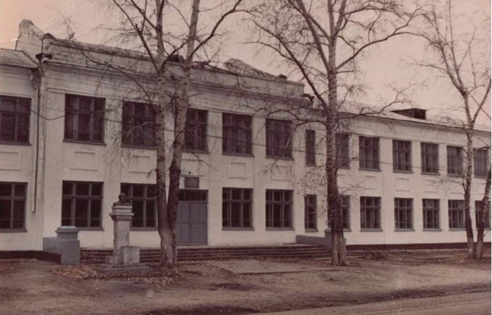1938г. - в с. Черемхово было построено двухэтажное здание семилетней школы.