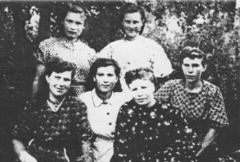 Женщины-комбайнерки. 1945 год. 