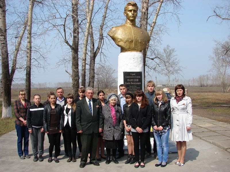 Памятник Герою Советского Союза Семёну Васильевичу Папулову