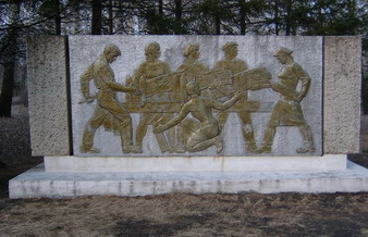 Памятник в Ивановке