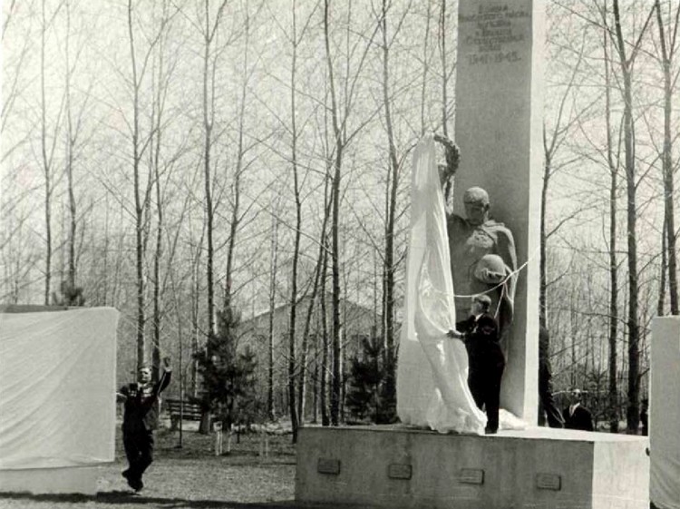 Открытие памятника в Ивановке